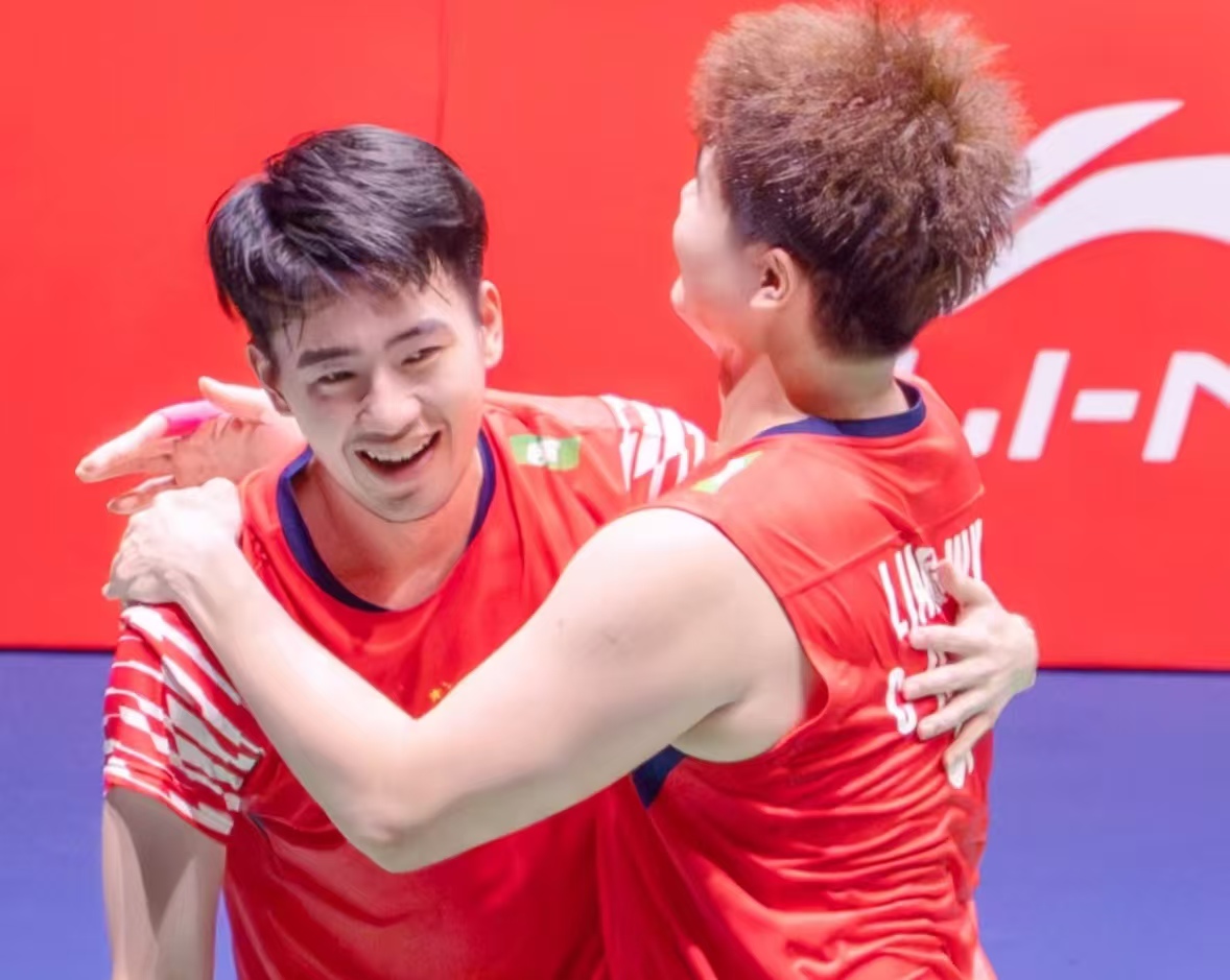 他们扣球时, 球的韧劲 他们扣球时, 球的韧劲