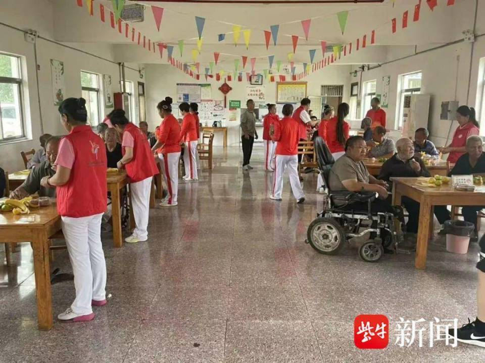 团结协作的, 热情 团结协作的, 热情