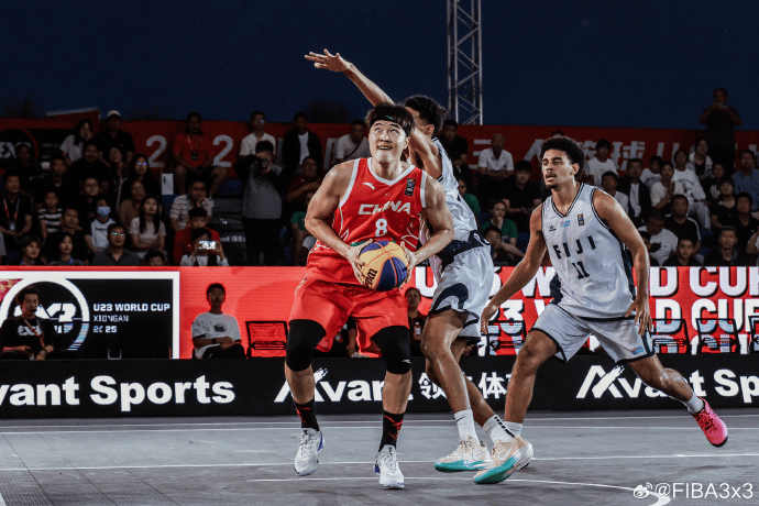 FIBA, 人出战 FIBA, 人出战